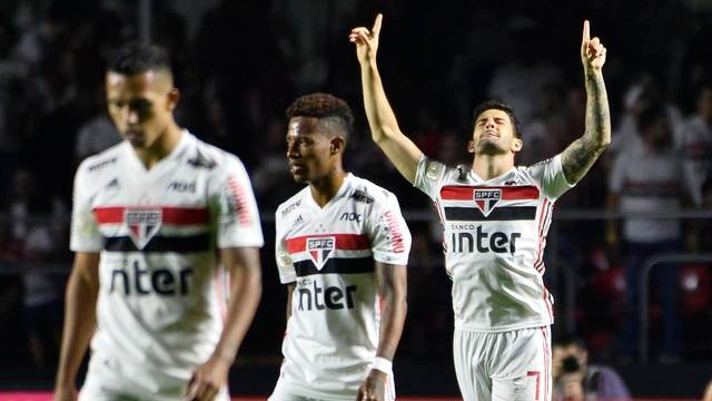 São Paulo vence o Santos, encerra jejum e entra na briga pelo título Marcos Ribolli/G1