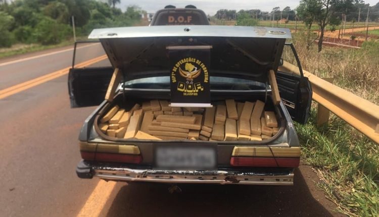 Após problema mecânico, traficante abandona Del Rey carregado de droga A droga estava no porta-malas do veículo