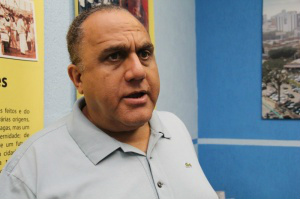 Segundo Jamal, prefeitura vai mandar conta de limpeza para donos de terrenos baldio. (Foto: Marcos Ermínio)