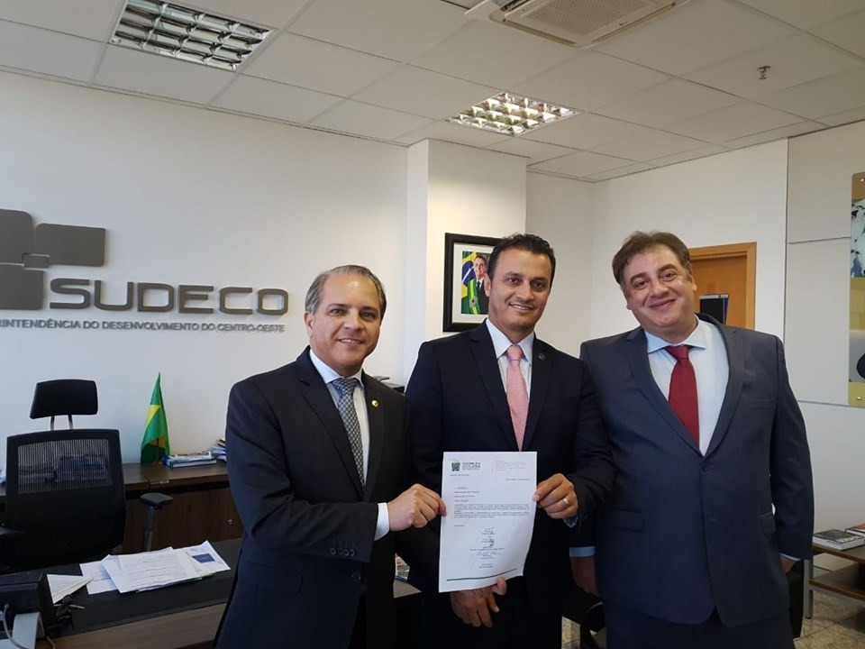 Deputados participam de reunião na Sudeco sobre pedido de usina de asfalto quente para Dourados Deputados participam de reunião na Sudeco sobre pedido de usina de asfalto quente para Dourados