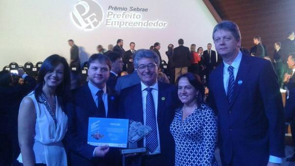 Vencedor da categoria “Melhor Projeto da Região Centro-Oeste”, Hashioka é o único prefeito de Mato Grosso do Sul premiado na 9ª edição do “Prefeito Empreendedor” (Foto:Divulgação)