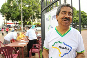 Partido militar colhe assinaturas em Campo Grande para homologar legenda Militar da reserva, Arce é presidente do diretório regional do PMB (Foto: Marcos Ermínio)