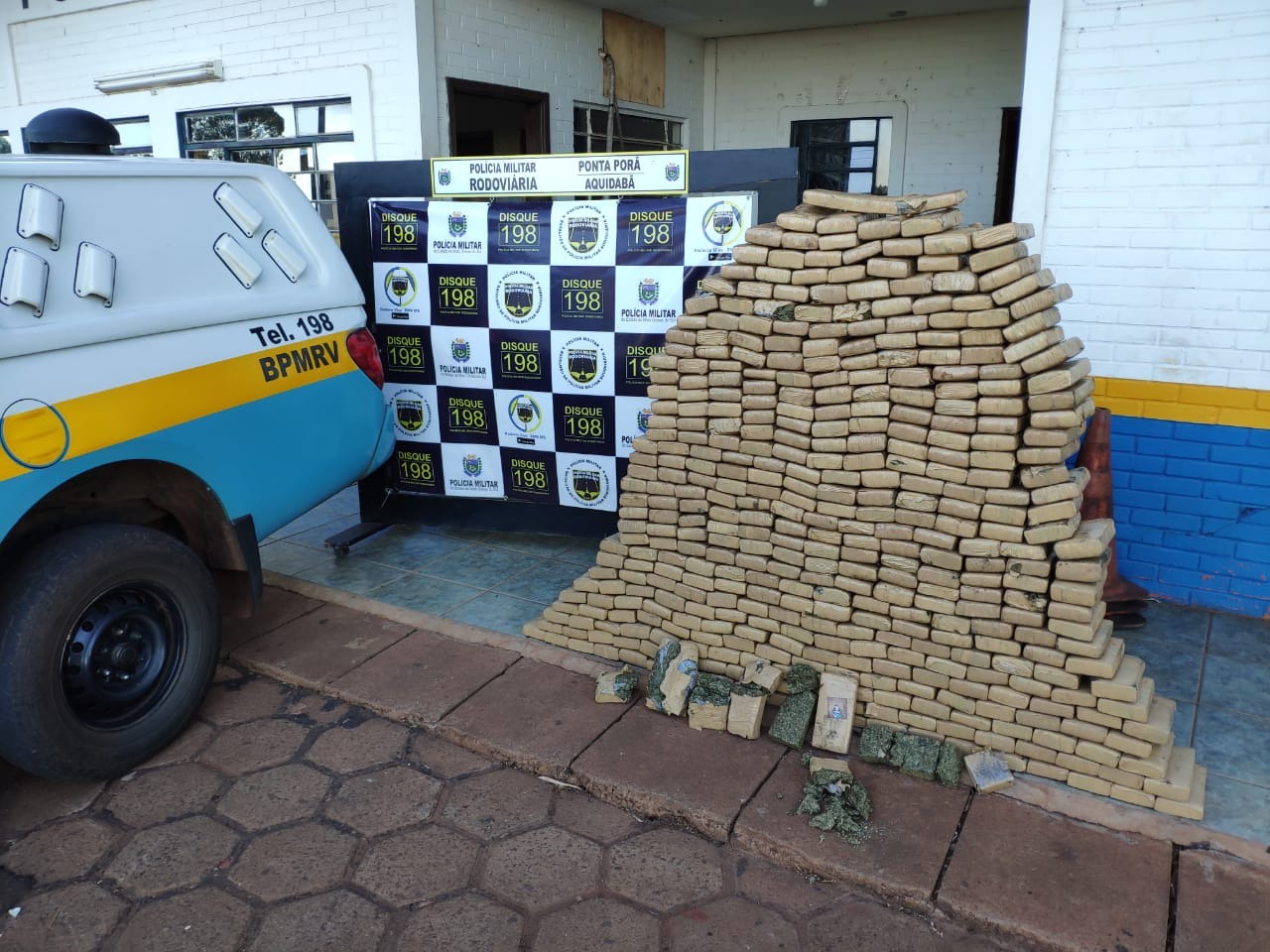 Polícia encontra 300 quilos de maconha em pneus e estepe de caminhão