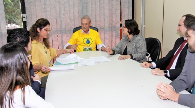 PGE assina convênios com SES e DPE para diminuir a judicialização na área da Saúde PGE assina convênios com SES e DPE para diminuir a judicialização na área da Saúde