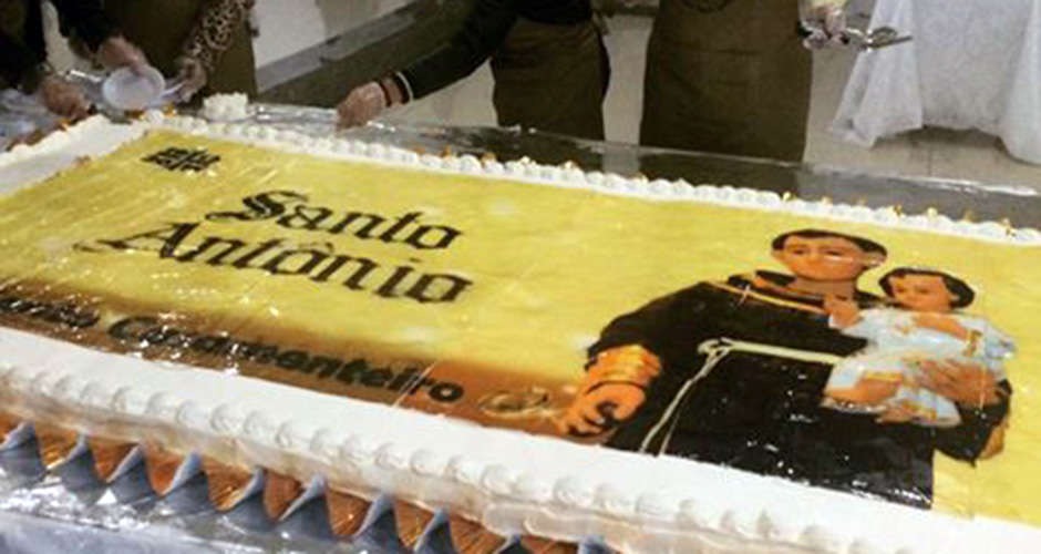 Bolo de Santo Antônio deste ano será em pote e no sistema drive thru Paróquia Santo Antonio/Facebook