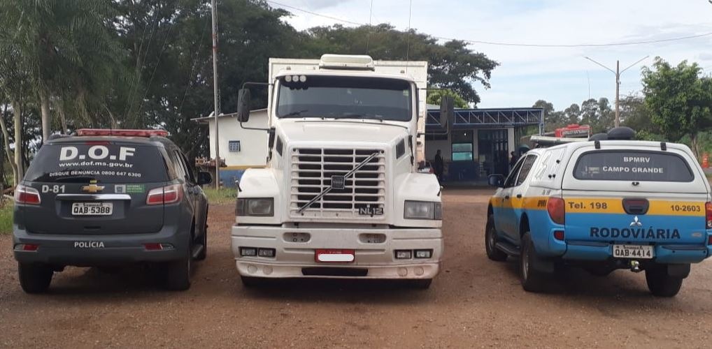 DOF e PMR recuperam carreta tomada em assalto no estado de São Paulo DOF e PMR recuperam carreta tomada em assalto no estado de São Paulo