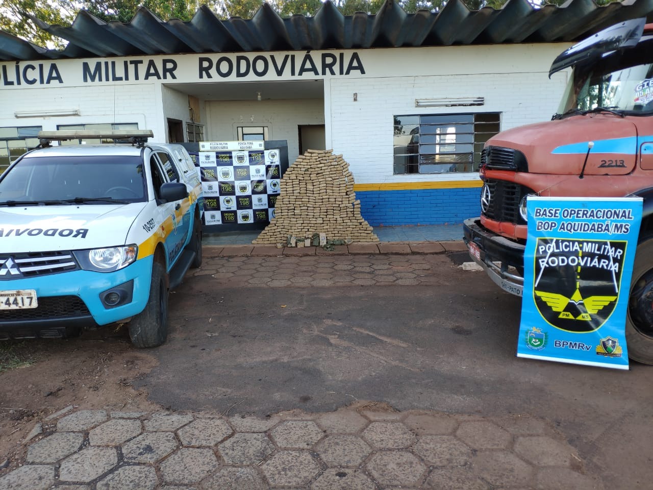 Polícia encontra 300 quilos de maconha em pneus e estepe de caminhão