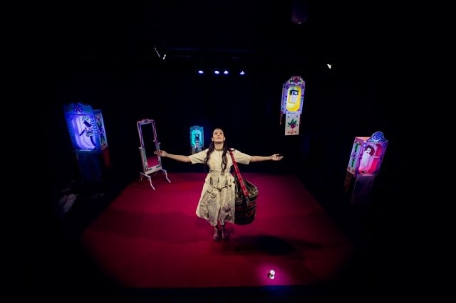Espetáculo Co’ser Teatro para Bebês em escolas municipais acontece hoje e amanhã Helton Perez (Vaca Azul)