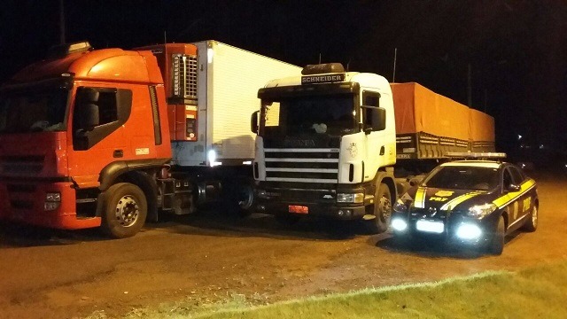 Documentos dos veículos apresentados pelos condutores tinham indícios de falsificação - Foto: Divulgação