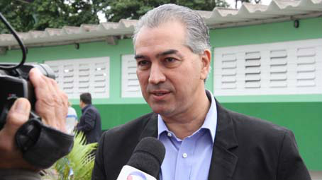 Governador Reinaldo Azambuja estará em Dourados anunciando incentivos fiscais para a cadeia pecuária do Estado (Foto: Chico Ribeiro)