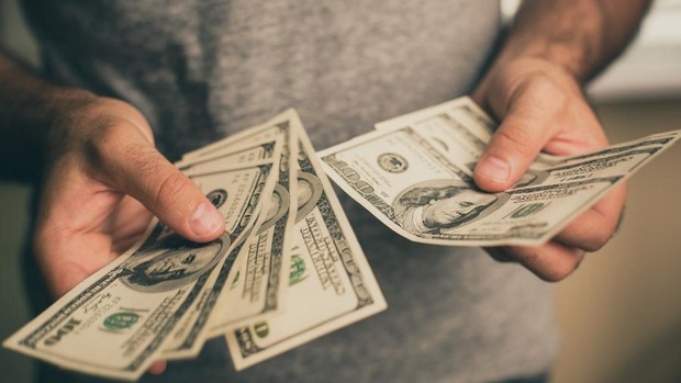 Dólar mantém 'trégua' e opera em queda em mais um dia de intervenção do BC