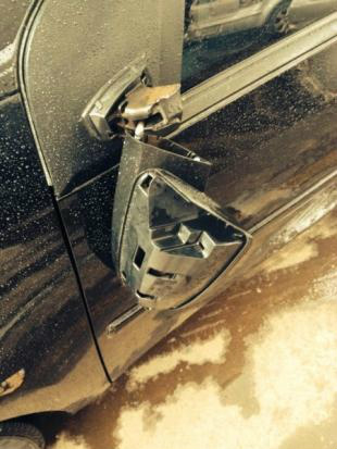 Retrovisor quebrado.