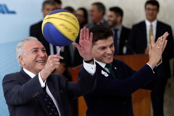 O presidente Michel Temer e o Secretário Nacional de Juventude, Assis Filho, durante cerimônia de lançamento do Programa Brasil Mais Jovem 2018, no Palácio do PlanaltoValter Campanato/Agência Brasil