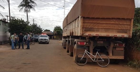 Com ciúmes, homem matar outro que conversava com ex-esposa O crime ocorreu próximo a traseira da carreta estacionada na rua. Dayene Paz/Midiamax