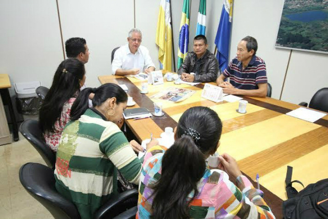 Vereadores membros da Comissão de Educação da Câmara se reuniram com a comissão organizadora do fórum para decidir sobre a participação do Legislativo no evento (Foto: Thiago Morais)