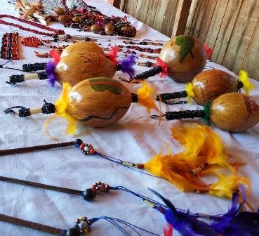 Feira da Mulher Indígena é neste sábado, na Praça Antônio João Produtos do artesanato indígena, além de ervas medicinais e hortifrúti estarão expostos na feira, neste sábado, na Praça Antônio João. Arquivo/Assecom