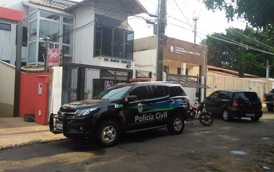 Operação nacional contra a pedofilia da Polícia Civil prende duas pessoas em MS Polícia Civil prendeu suspeito com drogas, armas e material pornográfico na Vila Rosa Pires, na manhã desta sexta-feira (Foto: Osvaldo Nóbrega/TV Morena)