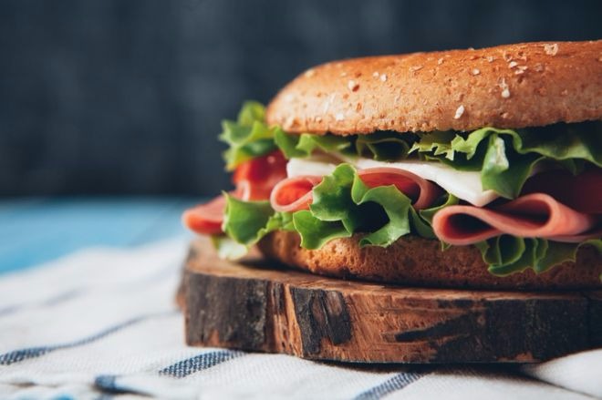 A estratégia fiscal de algumas empresas é como um sanduíche: o fluxo do dinheiro se dá em camadas, o que torna complexo identificá-lo
GETTY