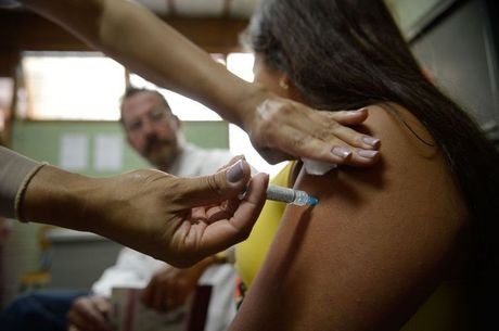 Vacina da gripe será dada a partir de 55 anos já no ano que vem Ministério reforça campanha contra febre amarela
Marcelo Camargo/Agência Brasil