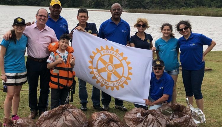Rotarianos se unem para limpeza do Lago do Amor Rotary Clube de Campo Grande Universidade. Divulgação