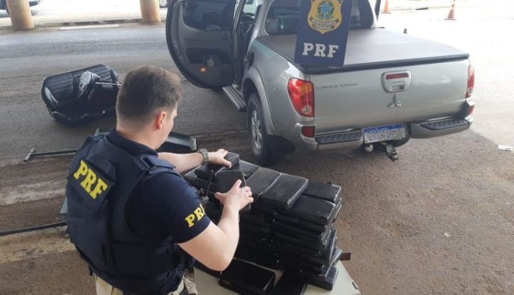 Motorista é preso com quase 75 quilos de cocaína em caminhonete Divulgação