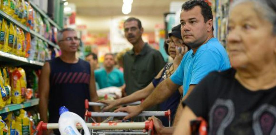 Índice oficial de preços tem deflação de 0,04% em setembro Inflação oficial tem menor resultado para setembro desde 1998