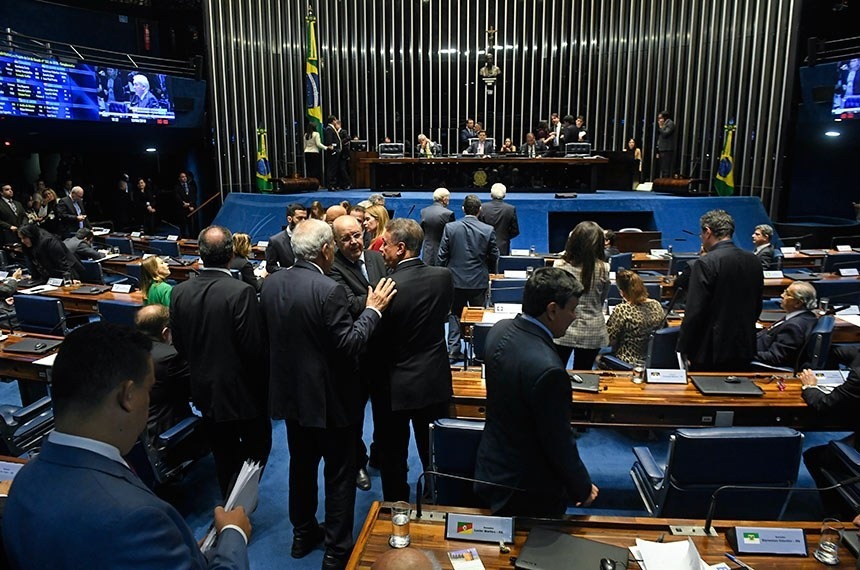 Na sessão do Plenário desta quarta-feira, foi apresentado requerimento de urgência para projetos que derrubam decreto de Bolsonaro. Jefferson Rudy/Agência Senado