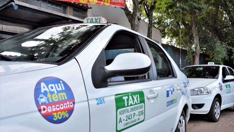 Taxistas adotam desconto de 30% na tarifa em Campo Grande