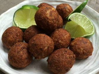 Bolinho de peixe com recheio de queijo é dica de aperitivo para o carnaval; anote receita Bolinho de peixe com recheio de queijo é dica de aperitivo para o carnaval; anote receita