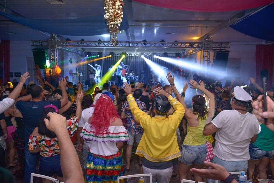 Folia e solidariedade andam juntas no Baile do Servidor