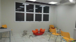 Por sorte, não houve vítimas pois não havia nenhuma criança utilizando o espaço no momento. (Foto: Direto das Ruas)