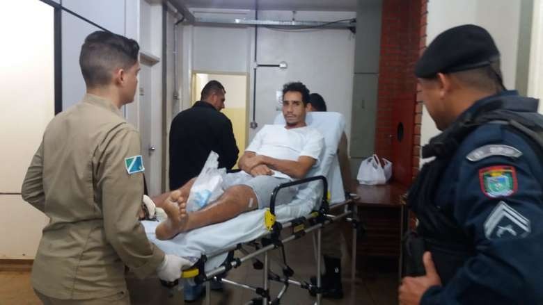 Preso após perseguição em rodovia recebe alta e chega de maca em delegacia Osvaldo Duarte/Ddos News