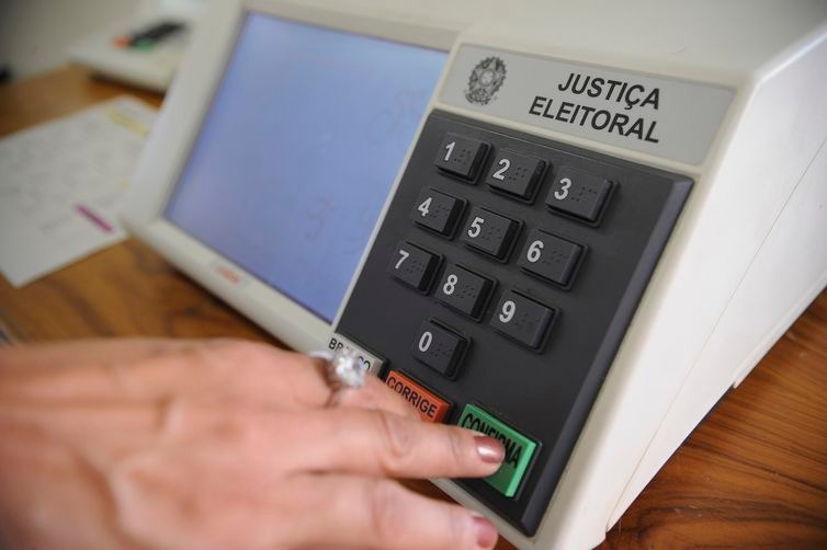 Eleições: voto em trânsito pode ser pedido até dia 23 Voto em trânsito está previsto em lei, como o Código Eleitoral (Agência Brasil/Fabio Rodrigues Pozzebom)