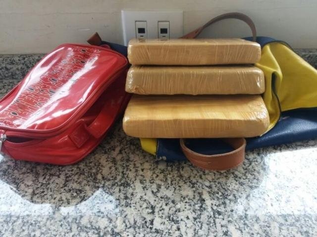 Mulher é flagrada com 3 quilos de cocaína que levaria para São Paulo
