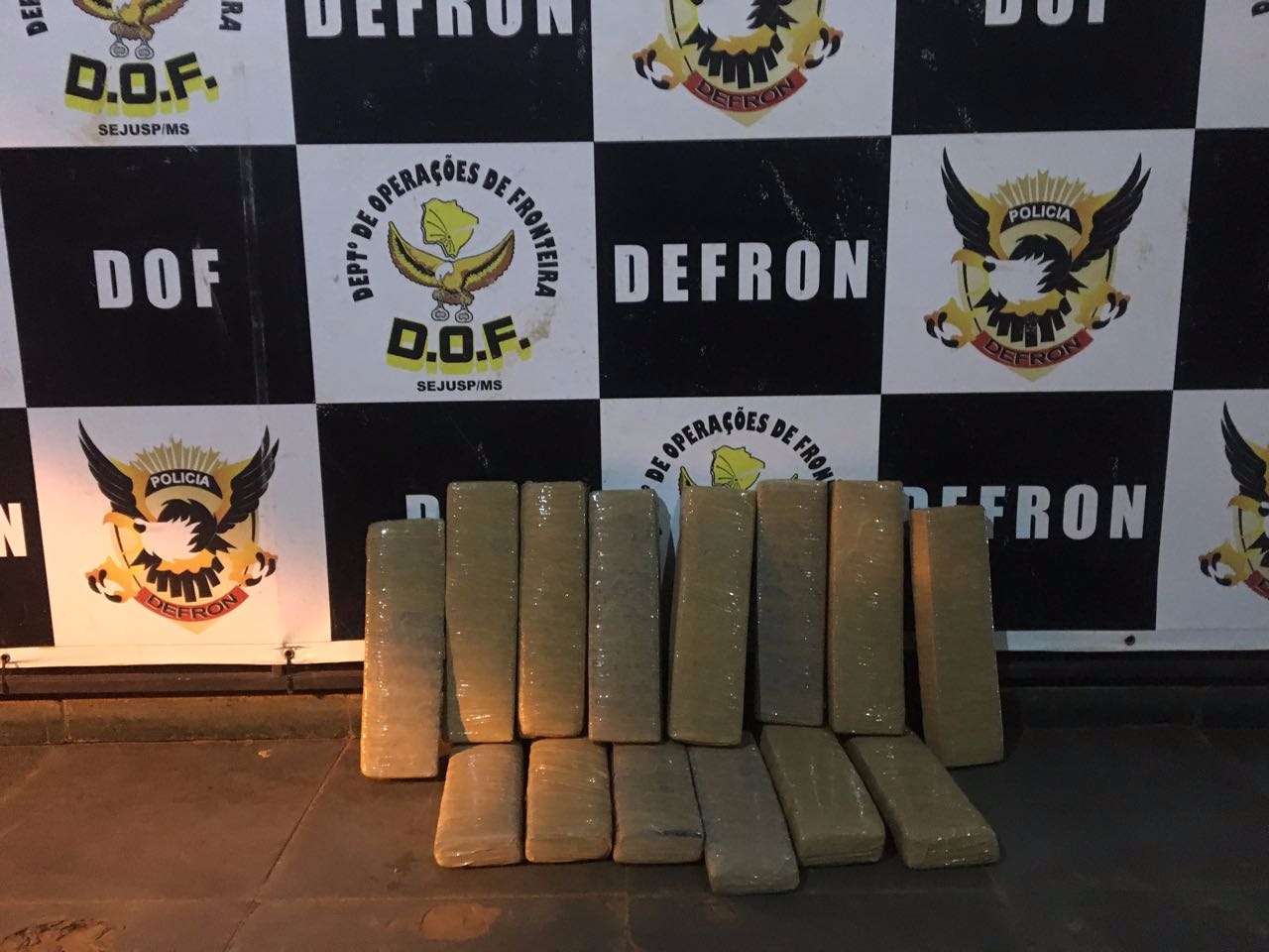 Jovem é flagrado com 14 quilos de maconha em rodovia Jovem é flagrado com 14 quilos de maconha em rodovia