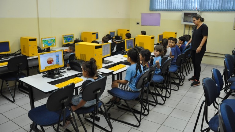 Semed convoca candidatos a assistente de tecnologia nas escolas Semed convoca candidatos a assistente de tecnologia nas escolas