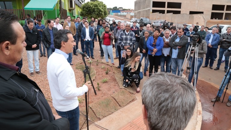 Prefeito entrega 14 km de pavimentação no Nova Lima e confirma asfalto no Anache e Zé Tavares Denilson Secreta