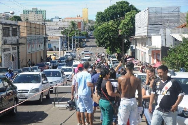 Fila para cadastramento biometria interdita faixa de avenida Foto: Paulo Francis