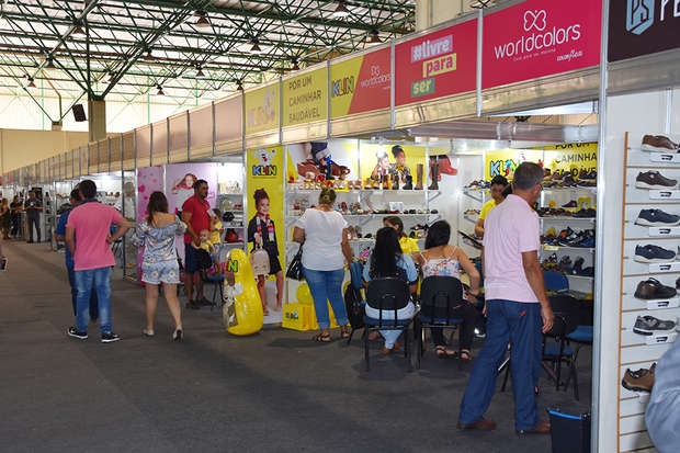 Feira de Calçados começa hoje e deve movimentar R$ 15,5 milhões em 3 dias Feira de Calçados começa hoje e deve movimentar R$ 15,5 milhões em 3 dias