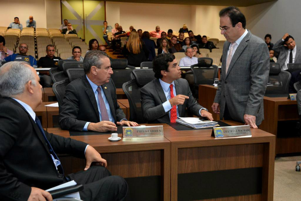 Projeto institui 20% de vagas para mulheres em empresas de segurança Autoria do projeto é do deputado Felipe Orro, à direita
Foto: Roberto Higa AL/MS