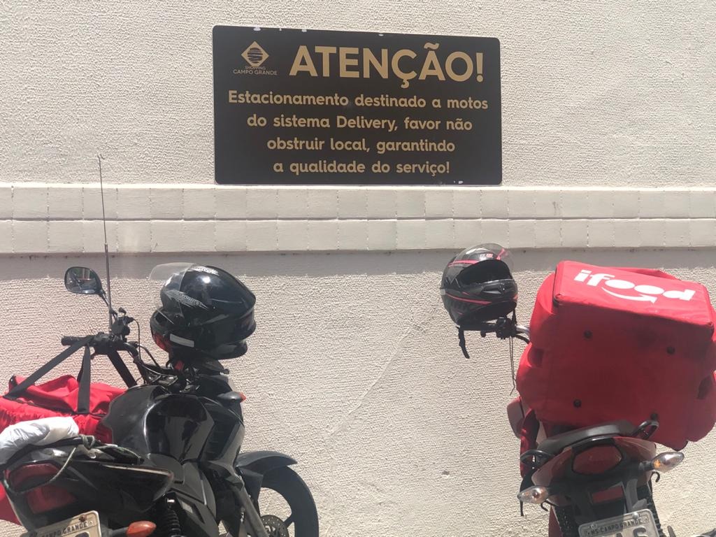 Shopping cria local exclusivo para facilitar acesso a moto entregadores