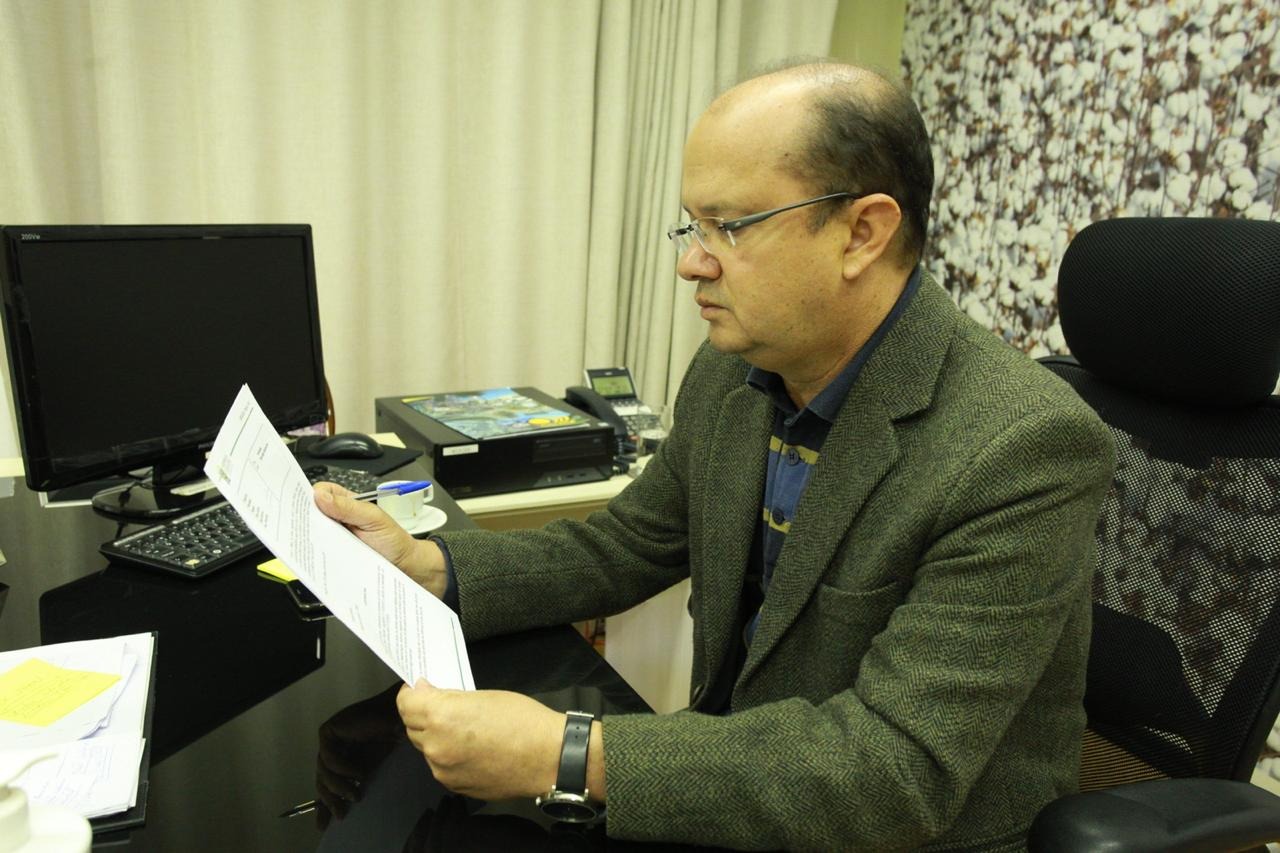 Asfalto que liga Aeroporto com a BR-463 é comemorado por deputado