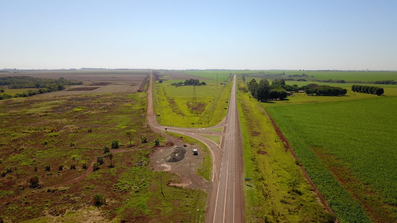 Asfalto que liga Aeroporto com a BR-463 é comemorado por deputado