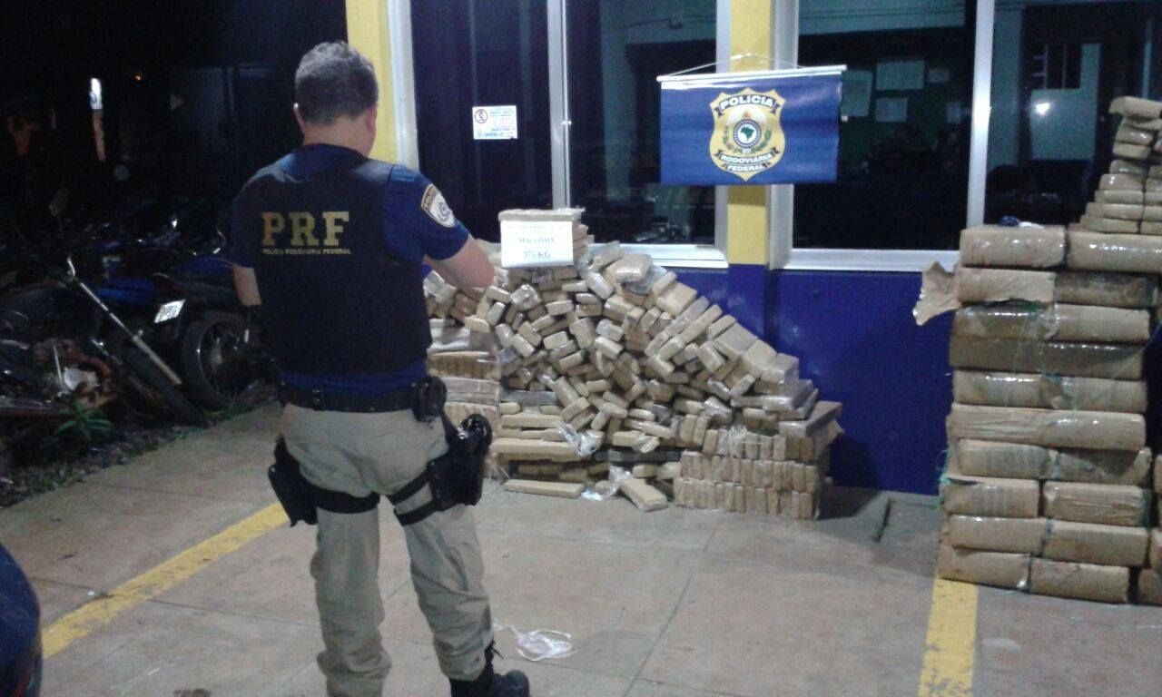 PRF apreende 1,5 tonelada de maconha no Paraná PRF apreende 1,5 tonelada de maconha no Paraná