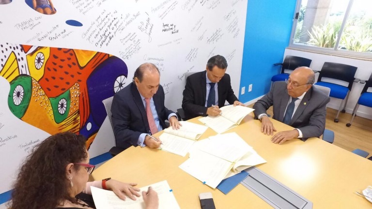 Prefeito assina contrato e garante cara nova ao Centro de Campo Grande