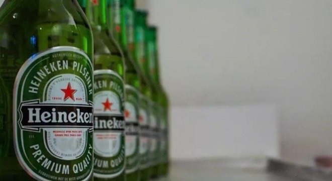 Heineken está tendo problemas com algumas garrafas de 330 ml
Divulgação/Heineken