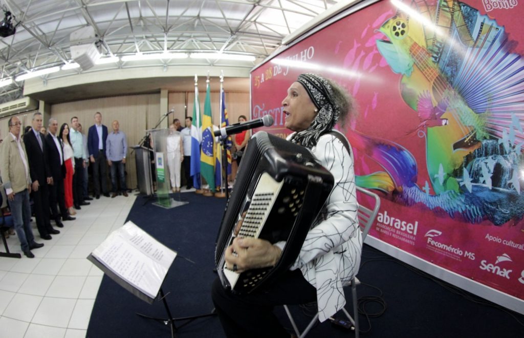 Conheça a história do hino feito as vésperas da implantação do Estado em 79 Lenilde Ramos participou da primeira apresentação do Hino de Mato Grosso do Sul. Chico Ribeiro