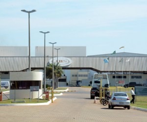 Alvos da PF, donos da JBS cogitam fazer acordo de delação premiada Unidade da Capital foi alvo em uma das operações - Bruno Henrique