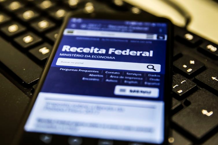 Contribuinte prioritário recebe hoje a restituição do 1º lote do Imposto de Renda Declaração IRPF 2019 - Marcello Casal JrAgência Brasil