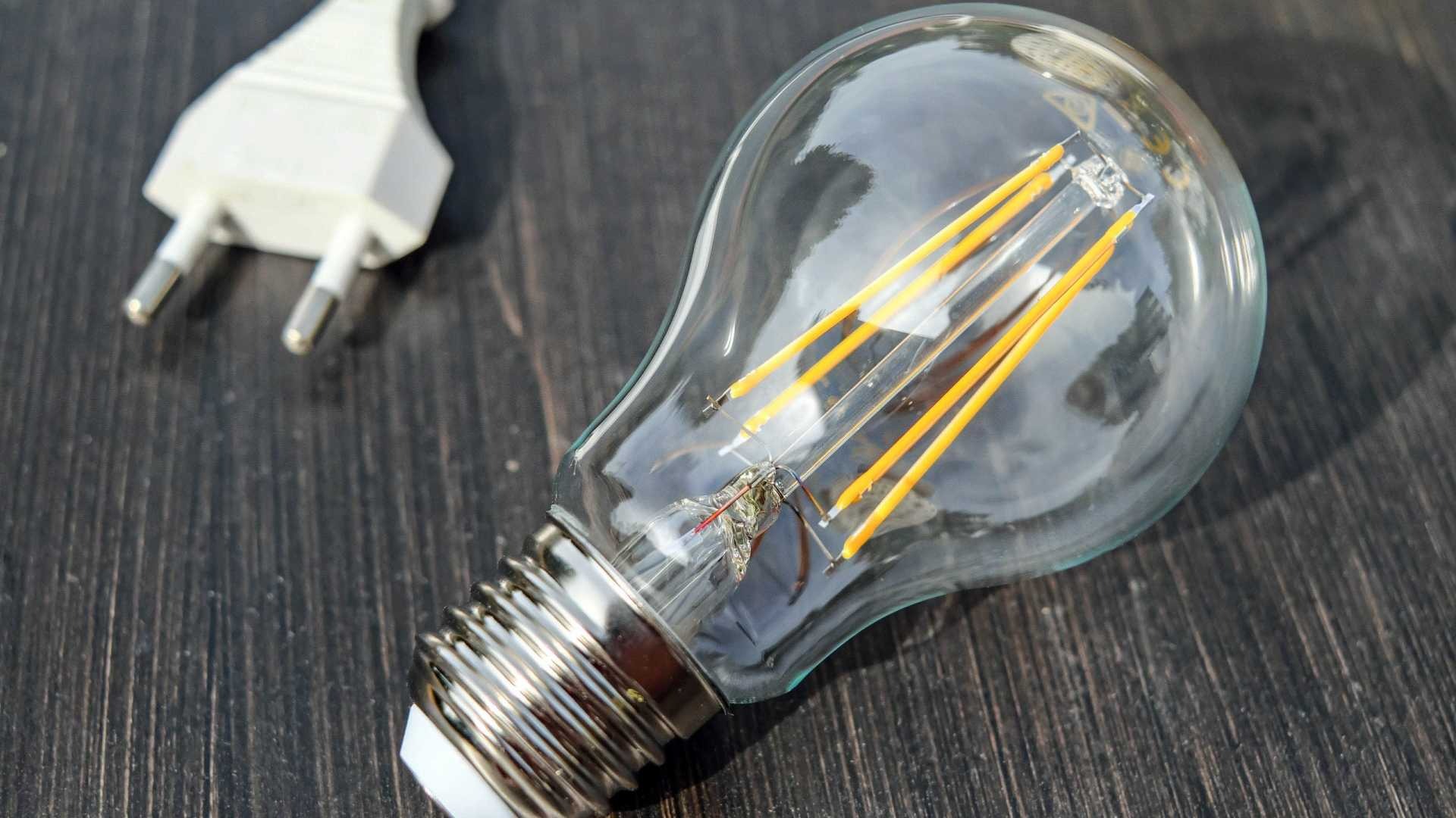 Conta de luz fica mais barata para consumo fora do pico